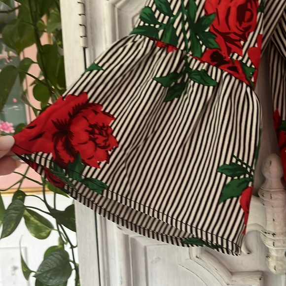 Indulge Black/White Rose Striped Blouse with Bell Sleeves and Key Hole Back 2X - Picture 3 of 11